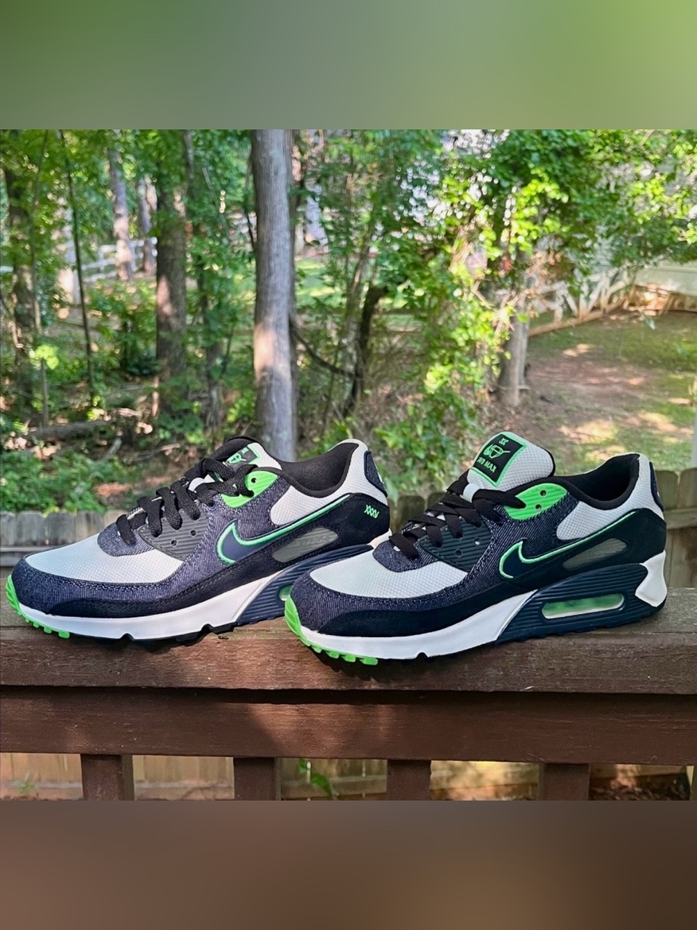 Nike Air Max SE “Black Scream Green” sneakers